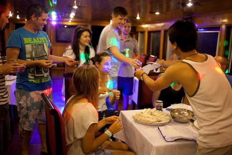 Halong Aurora Cruises Apartamento Ha Long Restaurante foto